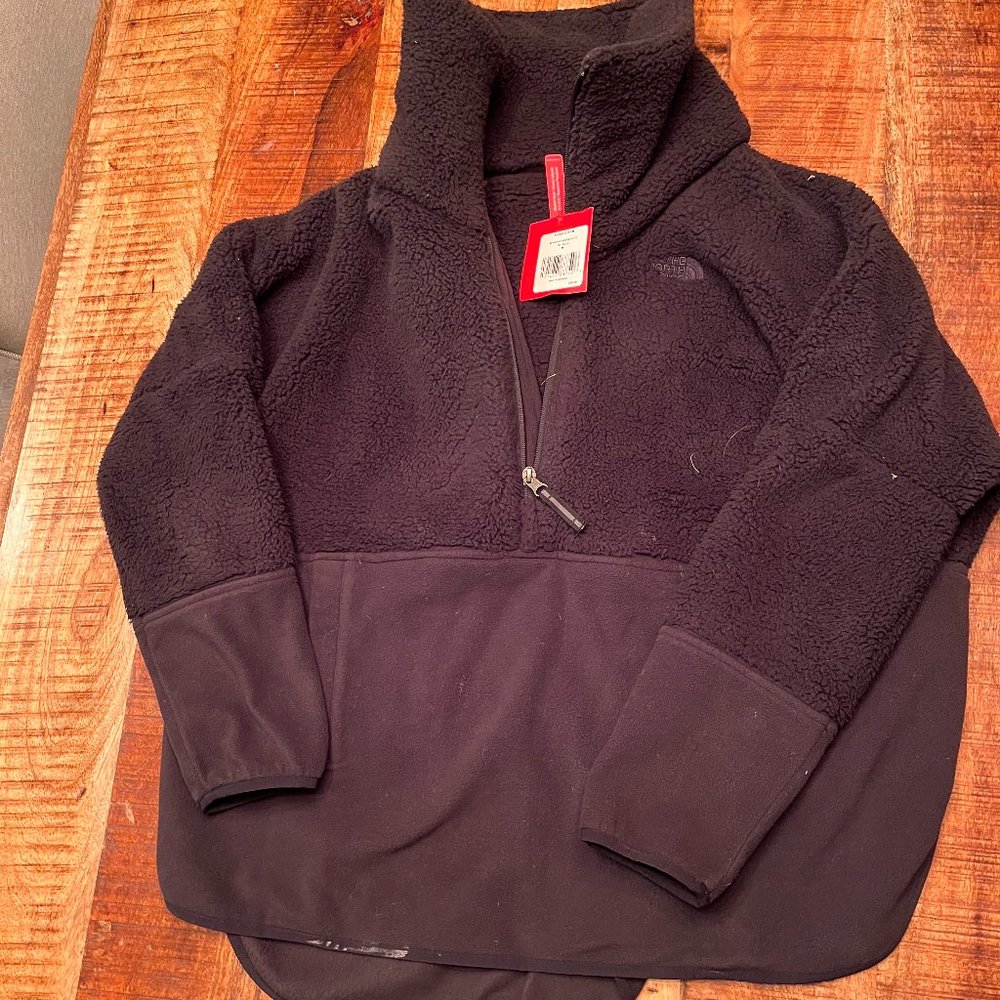NWT North Face Pull Over
